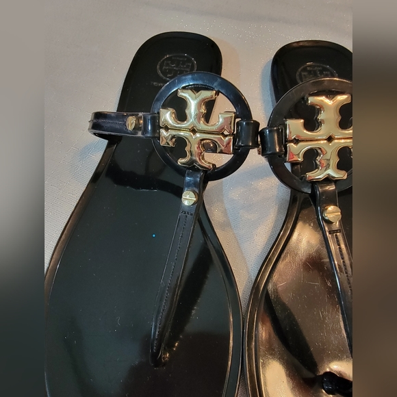 TORY BURCH BLACK MINI MILLER JELLY THONG SANDALS - Picture 5 of 12